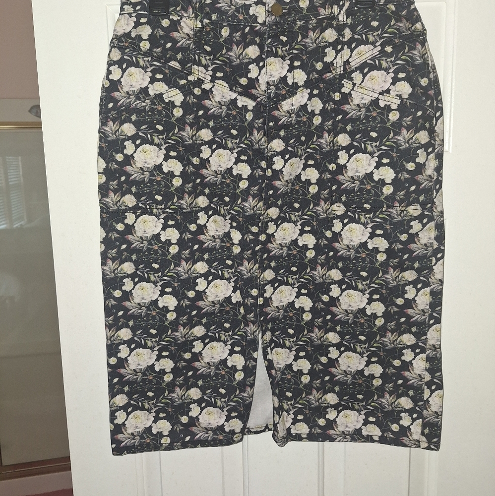 Eva Mendes Floral Denim Pencil Skirt - Picture 7 of 8